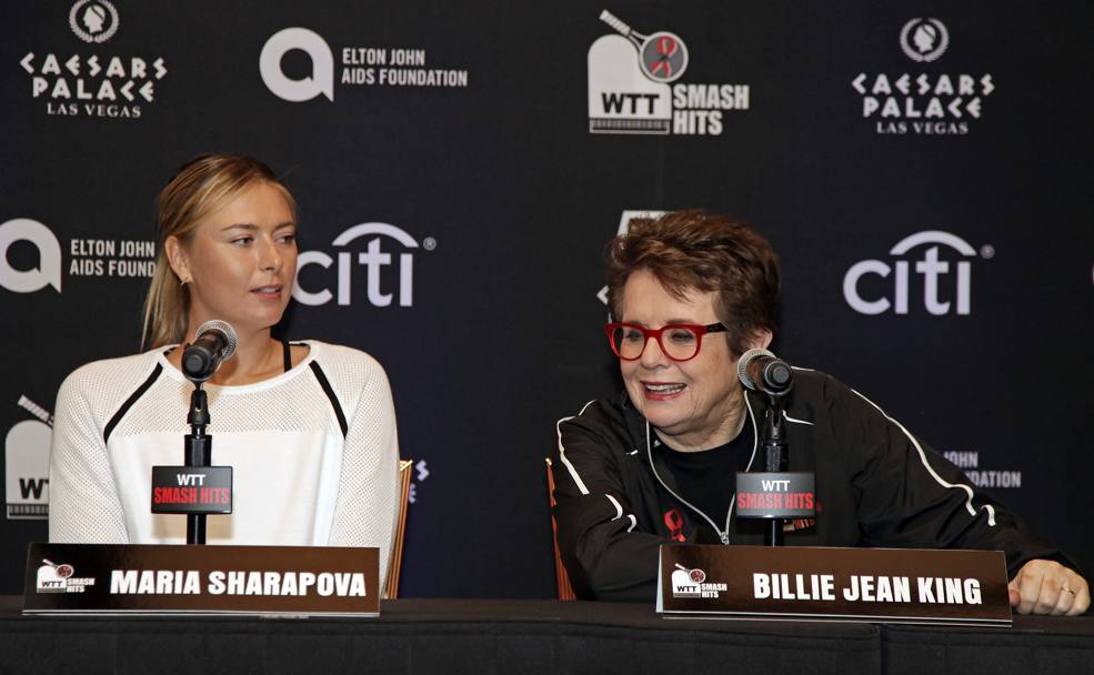 Maria Sharapova la sinistra e Billie Jean King a destra. (Afp)